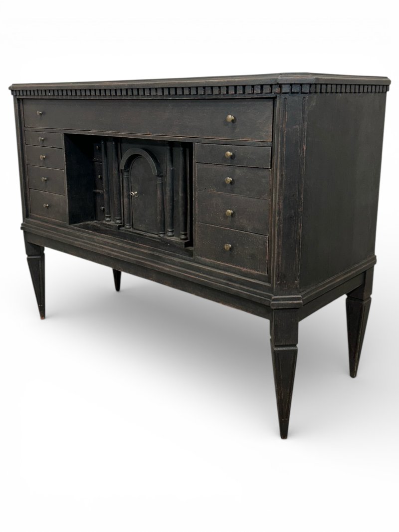 Unique Swedish Chest of Drawers Ref. 26016